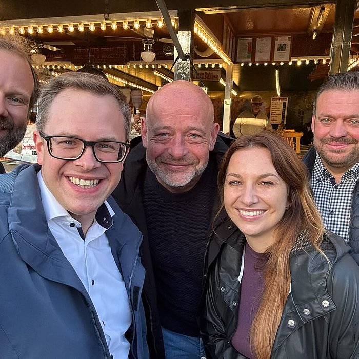 🎡 Volksfeste sind mehr als Tradition und Unterhaltung. Sie sind Orte, an denen Menschen zusammenkommen, miteinander ins...